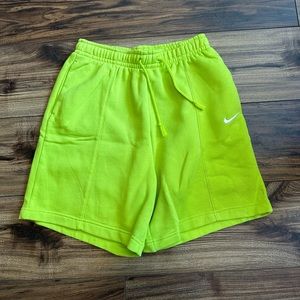 nike sportswear essential fleece shorts